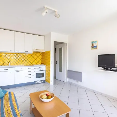 Apartment Les Roses Lauriers By Interhome Le Lavandou