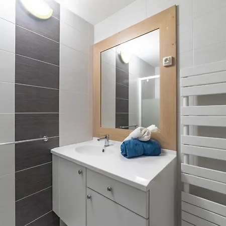 Apartamento Les Roses Lauriers By Interhome *