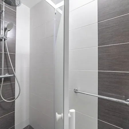 Les Roses Lauriers By Interhome * Le Lavandou