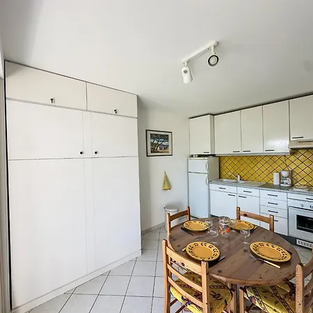 Apartamento Les Roses Lauriers By Interhome